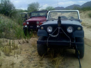 0907081047huntingjeepsjpg.jpg